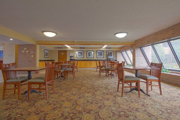 Foto van 2 Volle Bedden Met Kitchenette - Vakantiehuis in Tulsa - DiningRoom