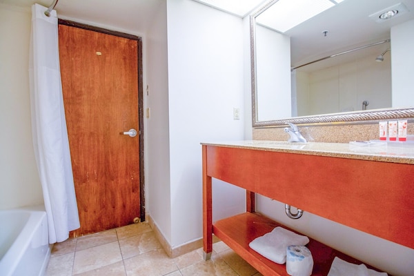 Foto van 2 tweepersoonsbedden | NSMK | Tulsa - Vakantiehuis in Tulsa - BathRoom