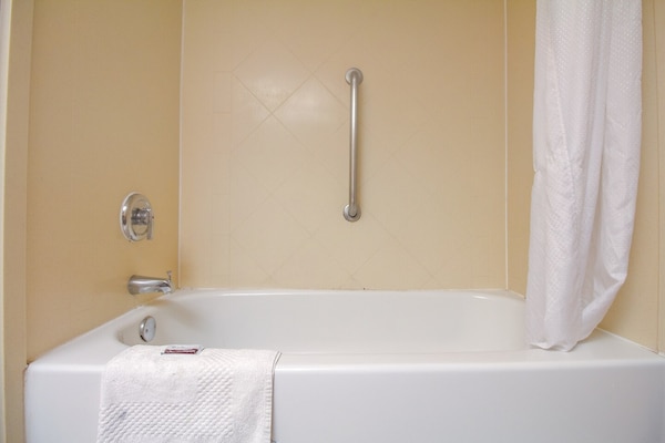 Foto van 2 tweepersoonsbedden | NSMK | Tulsa - Vakantiehuis in Tulsa - BathRoom