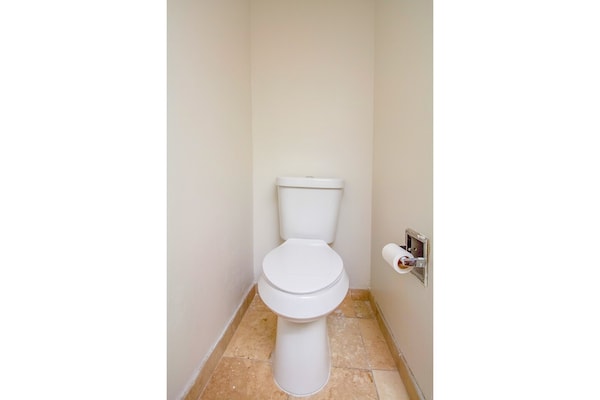 Foto van 2 tweepersoonsbedden | NSMK | Tulsa - Vakantiehuis in Tulsa - BathRoom