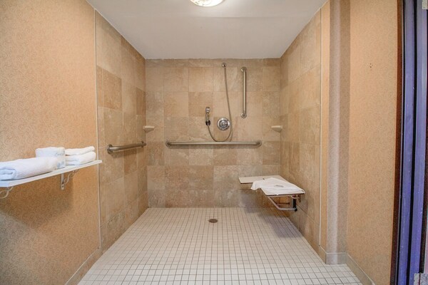 Foto van 2 tweepersoonsbedden | NSMK | Tulsa - Vakantiehuis in Tulsa - BathRoom