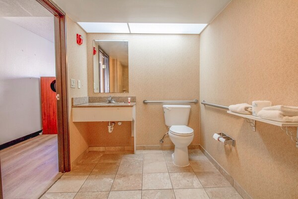Foto van 2 tweepersoonsbedden | NSMK | Tulsa - Vakantiehuis in Tulsa - BathRoom