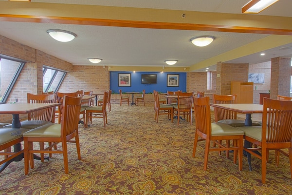 Foto van 2 tweepersoonsbedden | NSMK | Tulsa - Vakantiehuis in Tulsa - DiningRoom