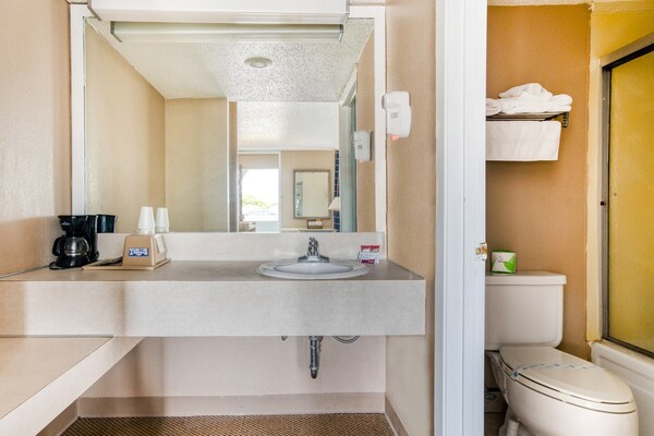 Foto van 2 Queensize bedden | Niet roken - Vakantiehuis in Wichita Falls TX - BathRoom