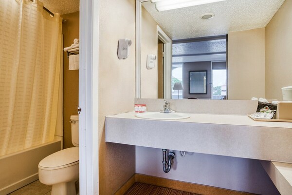 Foto van 2 Queensize bedden | Niet roken - Vakantiehuis in Wichita Falls TX - BathRoom