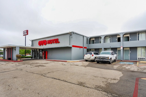 Foto van 2 Queensize bedden | Niet roken - Vakantiehuis in Wichita Falls TX - parking