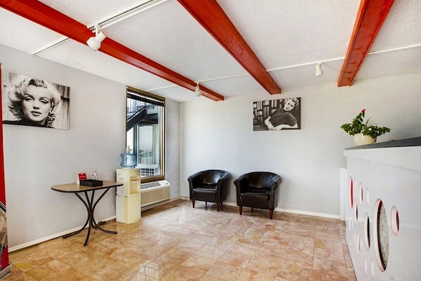 Foto van 2 Queensize bedden | Niet roken - Vakantiehuis in Wichita Falls TX - HallReception