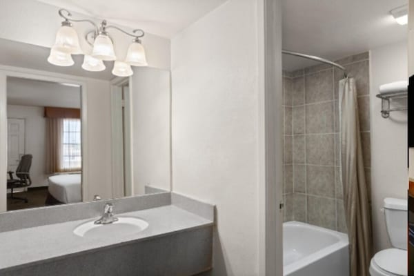 Foto van 2 tweepersoonsbedden (queensize) | NSMK | Yuma, Arizona - BathRoom