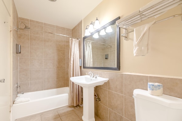 Foto van 2 tweepersoonsbedden (queensize) | NSMK | Yuma, Arizona - BathRoom