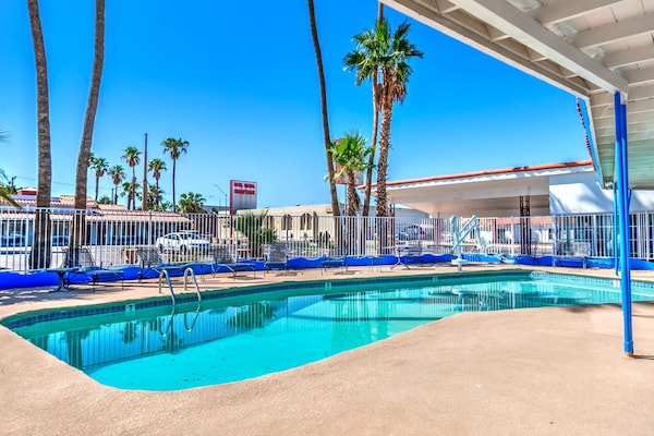 Foto van 2 tweepersoonsbedden (queensize) | NSMK | Yuma, Arizona - HotelSwimmingPool