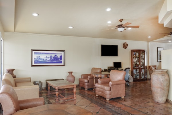 Foto van 2 tweepersoonsbedden (queensize) | NSMK | Yuma, Arizona - HallReception