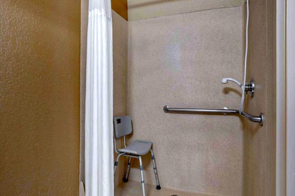 Foto van 2 Tweepersoonsbedden | Niet-roken, Keuken - Vakantiehuis in Huntsville AL - BathRoom
