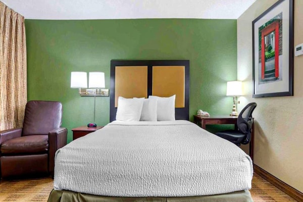Foto van 1 Queensize Bed | Niet-roken, Keuken - Vakantiehuis in Huntsville AL - BedRoom