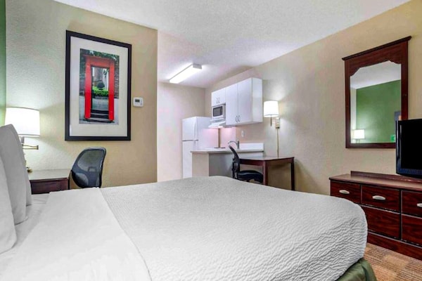 Foto van 1 Queensize Bed | Niet-roken, Keuken - Vakantiehuis in Huntsville AL - BedRoom