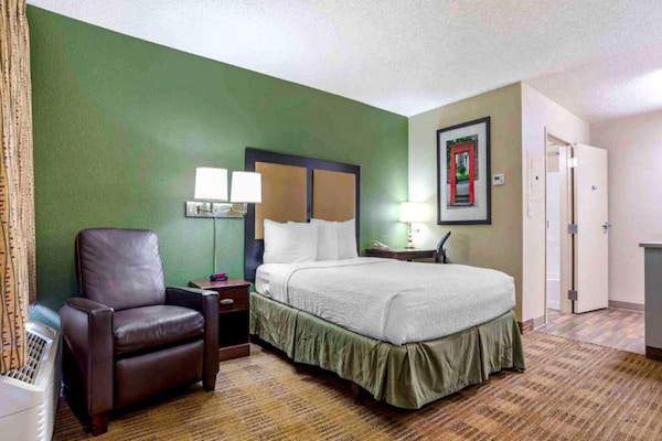 Foto van 1 Queensize Bed | Niet-roken, Keuken - Vakantiehuis in Huntsville AL - BedRoom