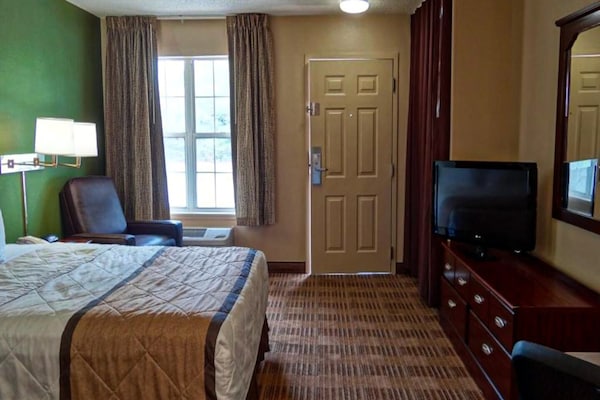 Foto van 1 Queensize Bed | Niet-roken, Keuken - Vakantiehuis in Huntsville AL - BedRoom