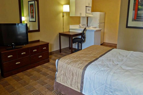 Foto van 1 Queensize Bed | Niet-roken, Keuken - Vakantiehuis in Huntsville AL - BedRoom