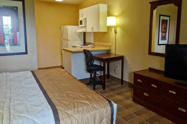 Foto van 1 Queensize Bed | Niet-roken, Keuken - Vakantiehuis in Huntsville AL - BedRoom