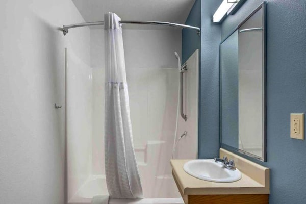 Foto van 2 Tweepersoonsbedden | Roken, Keuken - Vakantiehuis in Bossier City - BathRoom