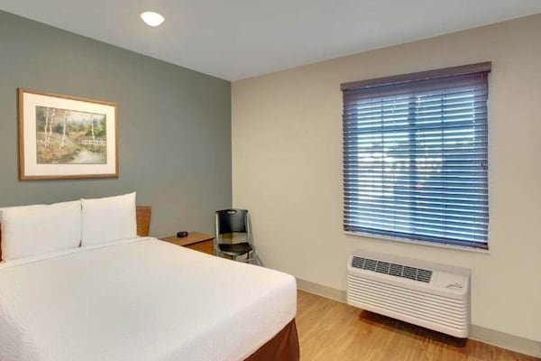 Foto van 1 Tweepersoonsbed | Roken, Keuken - Vakantiehuis in Bossier City - BedRoom