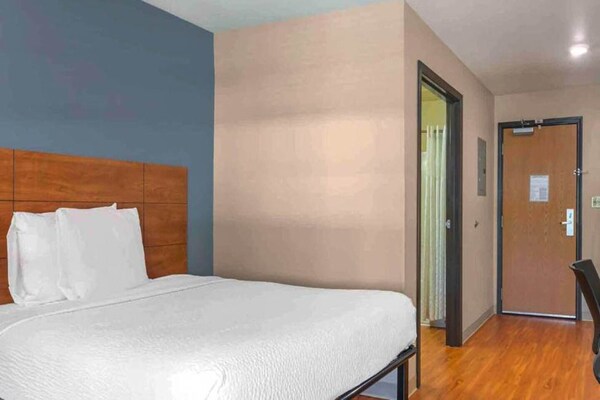 Foto van 1 Tweepersoonsbed | Roken, Keuken - Vakantiehuis in Bossier City - BedRoom