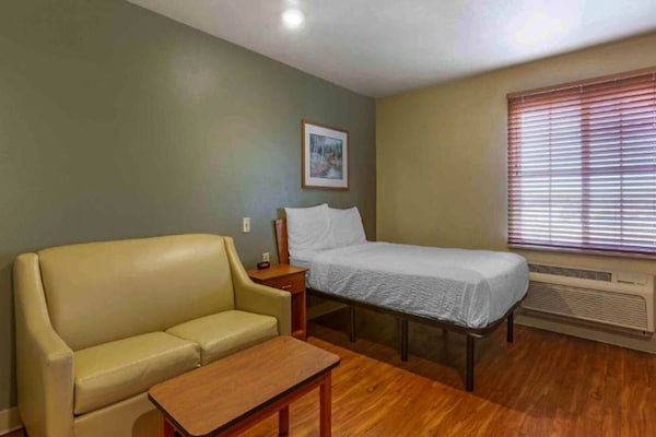 Foto van 1 Tweepersoonsbed | Roken, Keuken - Vakantiehuis in Bossier City - BedRoom