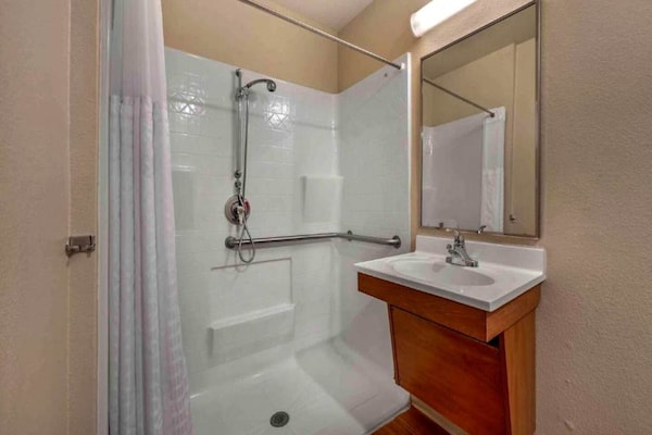Foto van 1 Tweepersoonsbed | Niet-roken, Keuken - Vakantiehuis in Bossier City - BathRoom