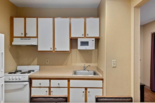 Foto van 1 Queensize Bed | Mob Acc Tub Ste Nsmk Sb Micfri - Vakantiehuis in Charlotte NC - Kitchen