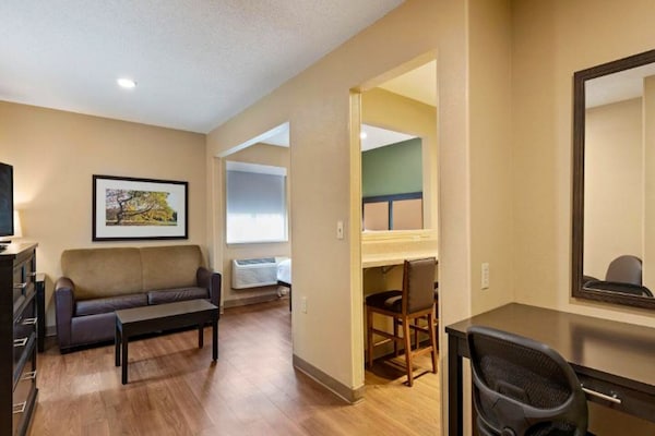 Foto van 1 Queensize Bed | Mob Acc Tub Ste Nsmk Sb Micfri - Vakantiehuis in Charlotte NC - Facilities