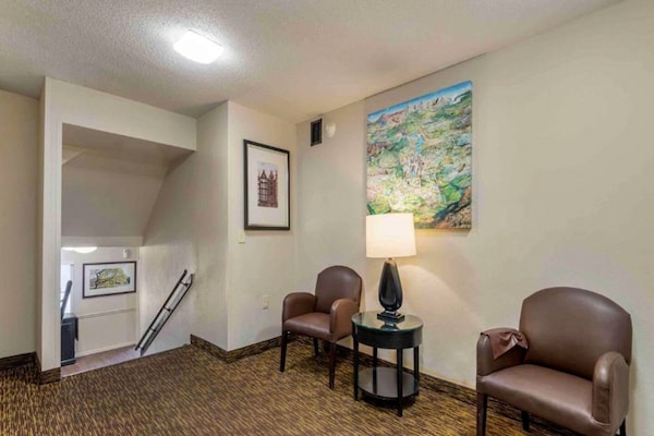 Foto van 1 Queensize Bed | Mob Acc Tub Ste Nsmk Sb Micfri - Vakantiehuis in Charlotte NC - Facilities