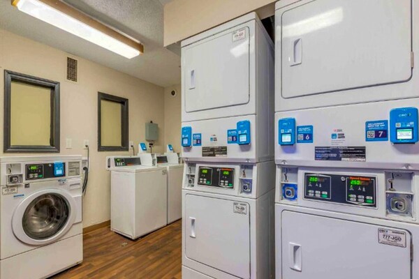 Foto van 1 Queensize Bed | Mob Acc Tub Ste Nsmk Sb Micfri - Vakantiehuis in Charlotte NC - Facilities