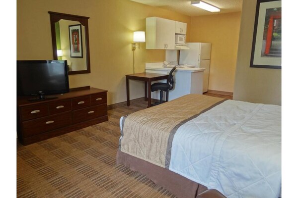 Foto van 1 Queensize Bed | Ada/ri Douche/roken/keuken - Vakantiehuis in Fresno CA - BedRoom