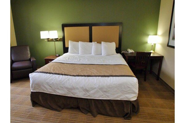 Foto van 1 Queensize Bed | Ada/ri Douche/roken/keuken - Vakantiehuis in Fresno CA - BedRoom