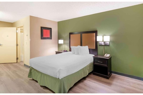 Foto van 1 Queensize Bed | Ada/ri Douche/roken/keuken - Vakantiehuis in Fresno CA - BedRoom