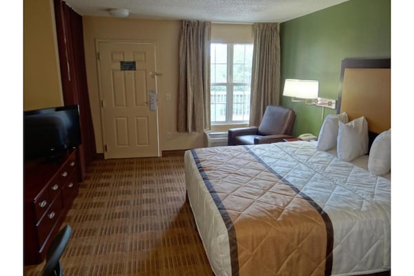 Foto van 1 Queensize Bed | Ada/ri Douche/roken/keuken - Vakantiehuis in Fresno CA - BedRoom