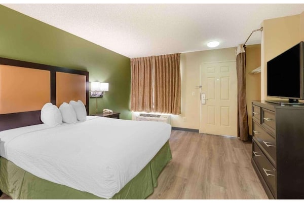 Foto van 1 Queensize Bed | Ada/ri Douche/roken/keuken - Vakantiehuis in Fresno CA - BedRoom