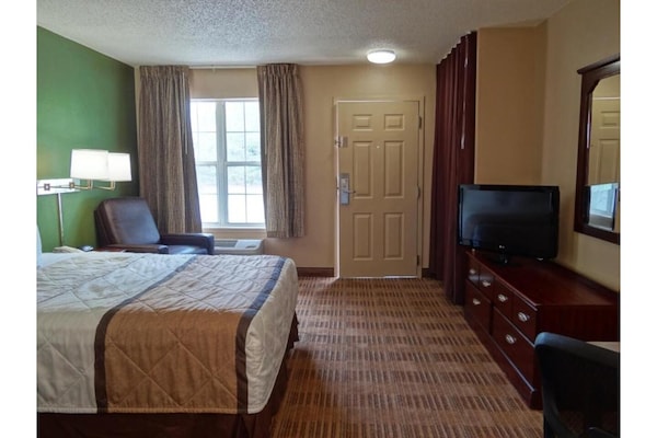 Foto van 1 Queensize Bed | Ada/ri Douche/roken/keuken - Vakantiehuis in Fresno CA - BedRoom