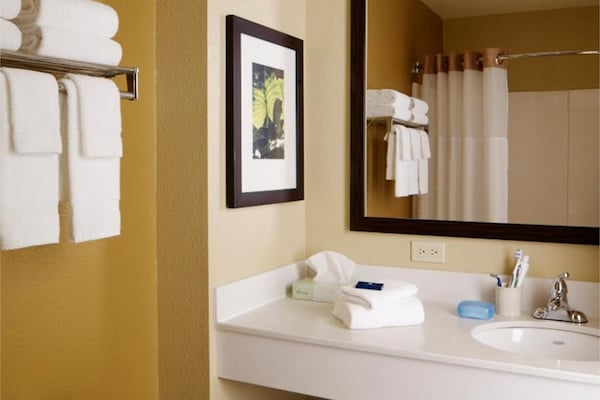 Foto van 1 Queensize Bed | Ada/ri Douche/roken/keuken - Vakantiehuis in Fresno CA - BathRoom