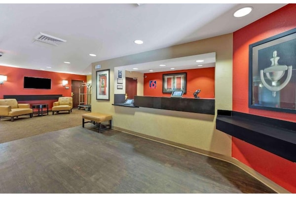 Foto van 1 Queensize Bed | Ada/ri Douche/roken/keuken - Vakantiehuis in Fresno CA - FloorPlan