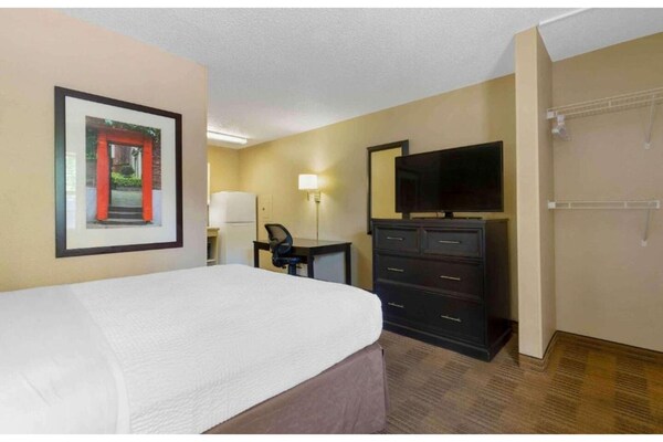 Foto van 1 Queensize Bed | Ada/ri Douche/roken/keuken - Vakantiehuis in Fresno CA - BedRoom
