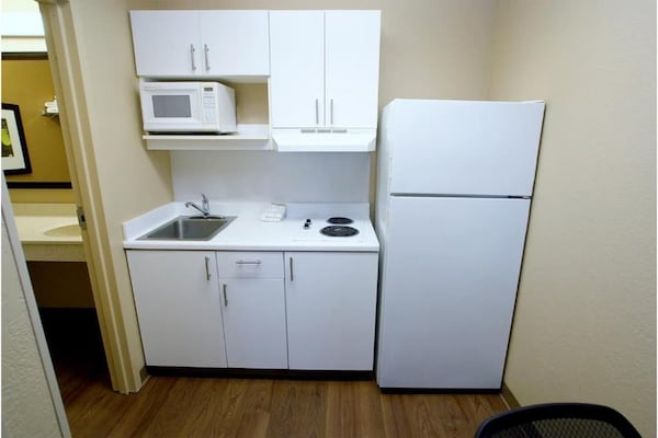 Foto van 1 Kingsize Bed | Niet-roken, Keuken, Douche - Vakantiehuis in Fresno CA - Facilities