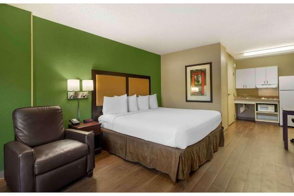 Foto van 1 Kingsize Bed | Niet-roken, Keuken, Douche - Vakantiehuis in Fresno CA - BedRoom