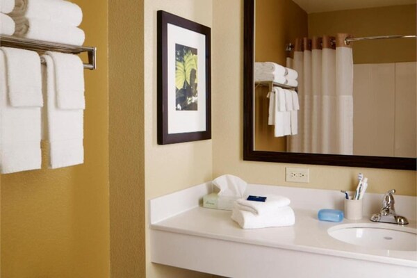 Foto van 1 Kingsize Bed | Niet-roken, Keuken, Douche - Vakantiehuis in Fresno CA - BathRoom