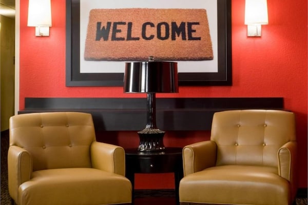 Foto van 1 Kingsize Bed | Niet-roken, Keuken, Douche - Vakantiehuis in Fresno CA - FloorPlan