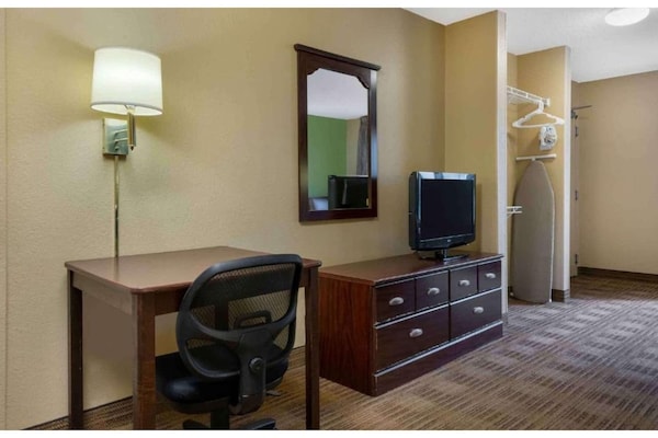 Foto van 1 Kingsize Bed | Niet-roken, Keuken, Douche - Vakantiehuis in Fresno CA - Facilities