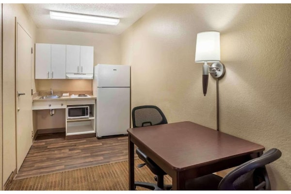 Foto van 1 Kingsize Bed | Niet-roken, Keuken, Douche - Vakantiehuis in Fresno CA - Facilities