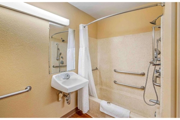 Foto van 2 Tweepersoonsbedden | Niet-roken, Keuken - Vakantiehuis in Sacramento CA - BathRoom