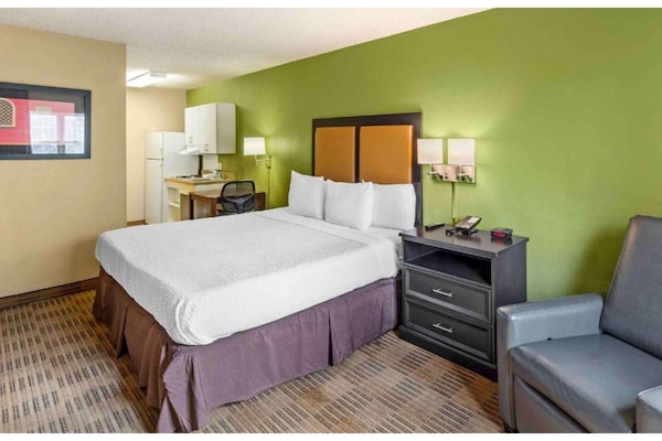 Foto van 1 Queensize Bed | Niet-roken, Keuken - Vakantiehuis in Sacramento CA - BedRoom