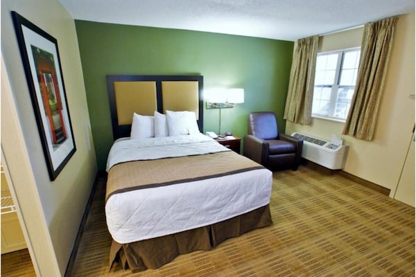 Foto van 1 Queensize Bed | Niet-roken, Keuken - Vakantiehuis in Sacramento CA - BedRoom