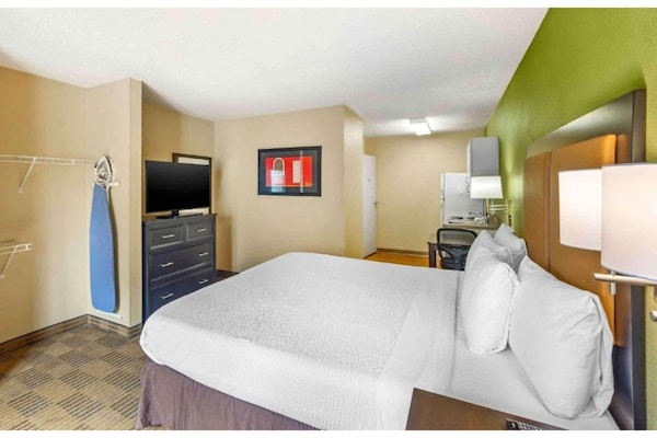 Foto van 1 Queensize Bed | Niet-roken, Keuken - Vakantiehuis in Sacramento CA - BedRoom
